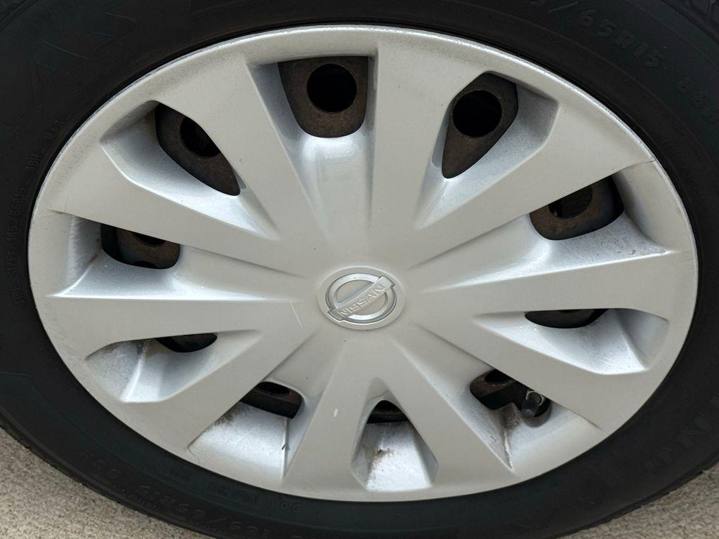Nissan Versa 4dr Sdn CVT 1.6 SV 2013