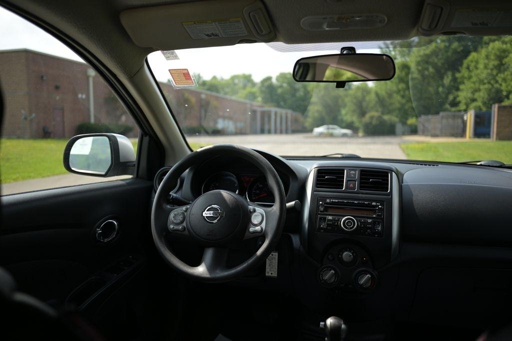 Nissan Versa 4dr Sdn CVT 1.6 SV 2013