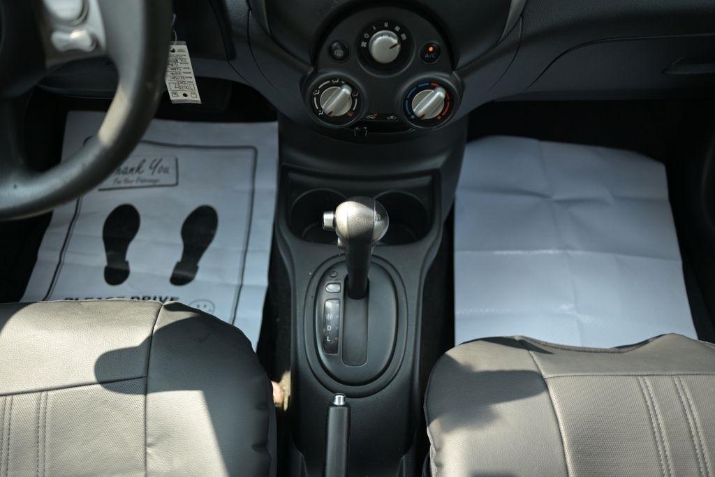 Nissan Versa 4dr Sdn CVT 1.6 SV 2013