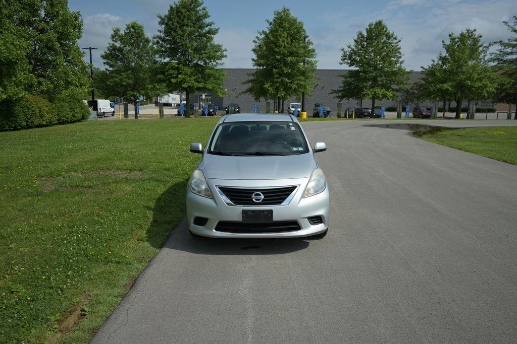 Nissan Versa 4dr Sdn CVT 1.6 SV 2013