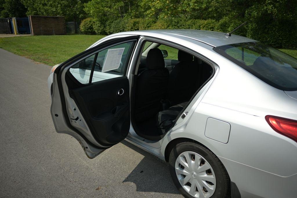 Nissan Versa 4dr Sdn CVT 1.6 SV 2013