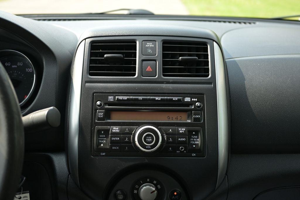 Nissan Versa 4dr Sdn CVT 1.6 SV 2013