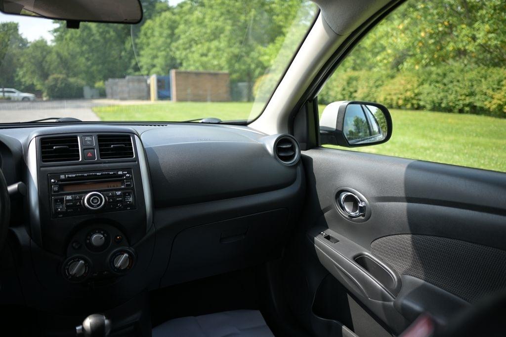 Nissan Versa 4dr Sdn CVT 1.6 SV 2013