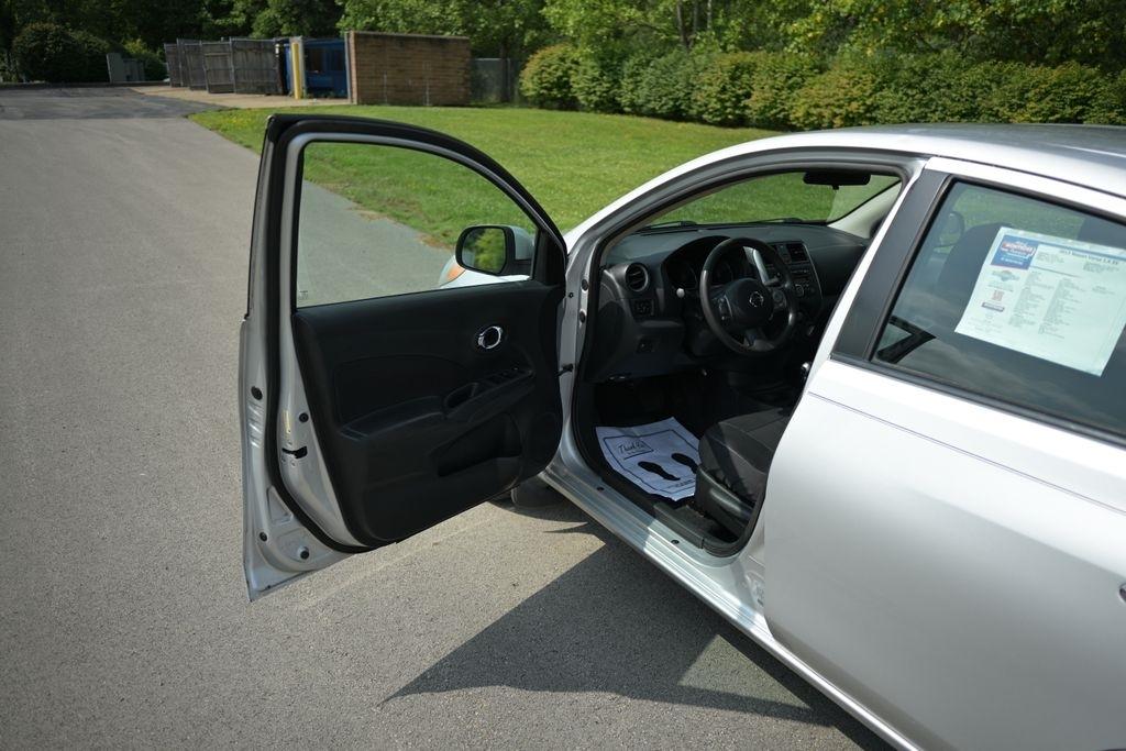 Nissan Versa 4dr Sdn CVT 1.6 SV 2013