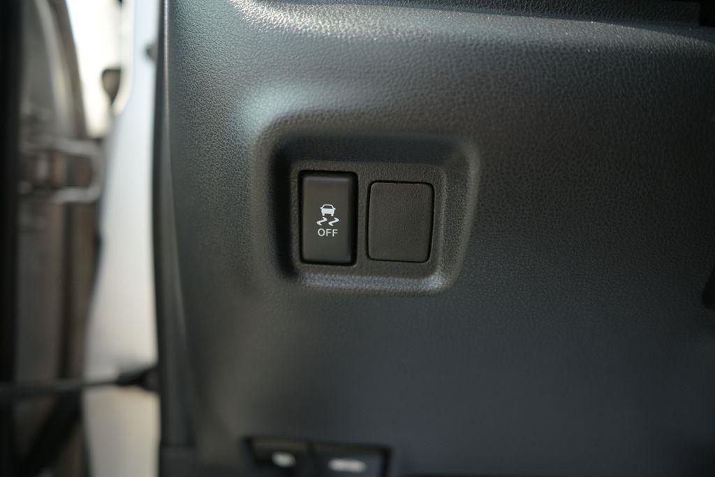 Nissan Versa 4dr Sdn CVT 1.6 SV 2013