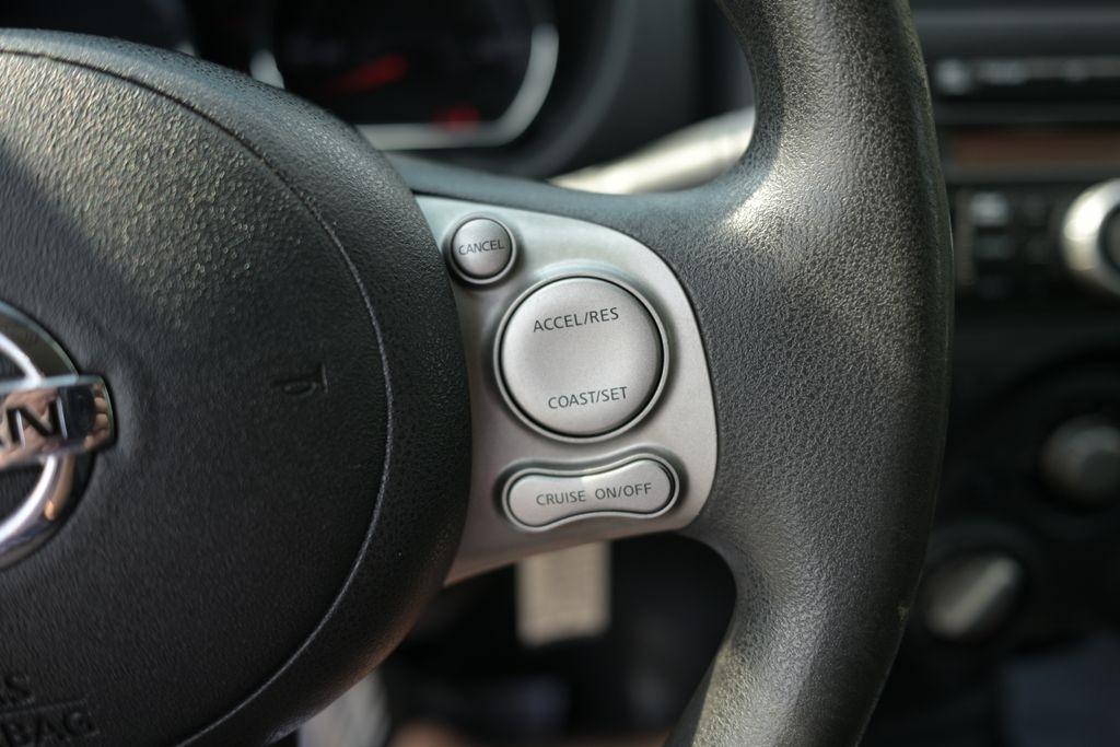 Nissan Versa 4dr Sdn CVT 1.6 SV 2013