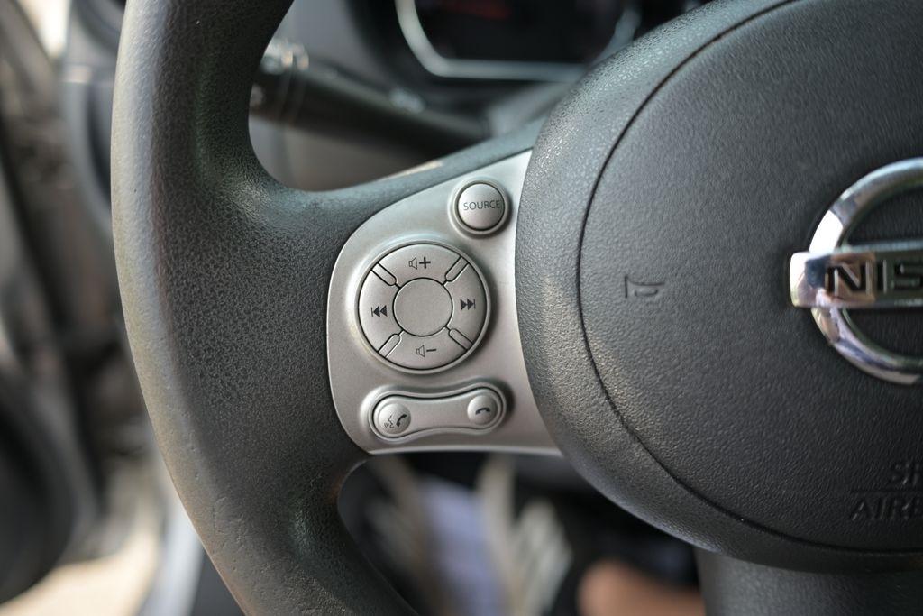 Nissan Versa 4dr Sdn CVT 1.6 SV 2013