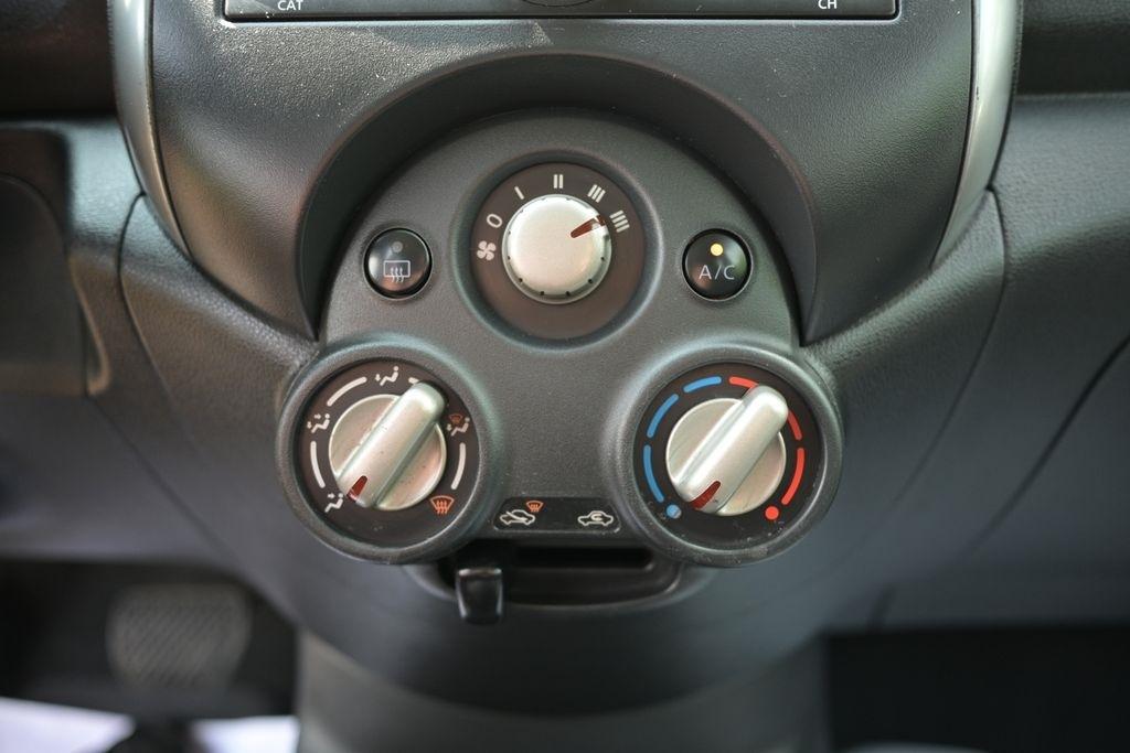 Nissan Versa 4dr Sdn CVT 1.6 SV 2013