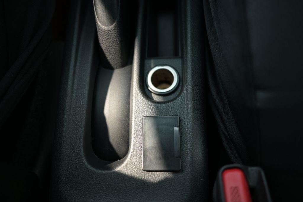 Nissan Versa 4dr Sdn CVT 1.6 SV 2013