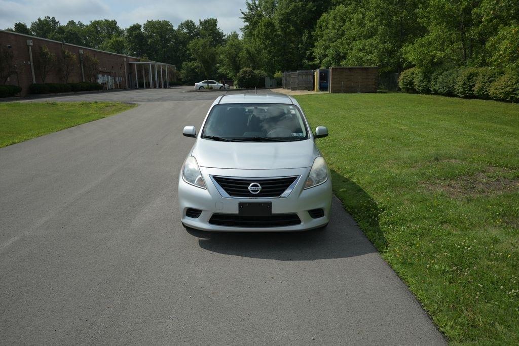 Nissan Versa 4dr Sdn CVT 1.6 SV 2013