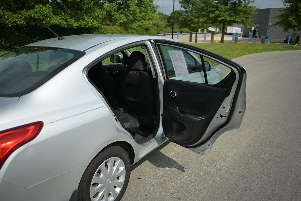 Nissan Versa 4dr Sdn CVT 1.6 SV 2013