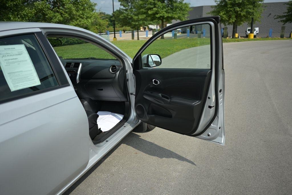 Nissan Versa 4dr Sdn CVT 1.6 SV 2013