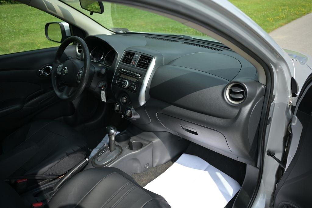 Nissan Versa 4dr Sdn CVT 1.6 SV 2013