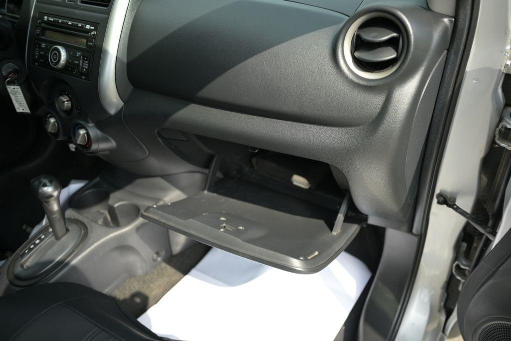 Nissan Versa 4dr Sdn CVT 1.6 SV 2013