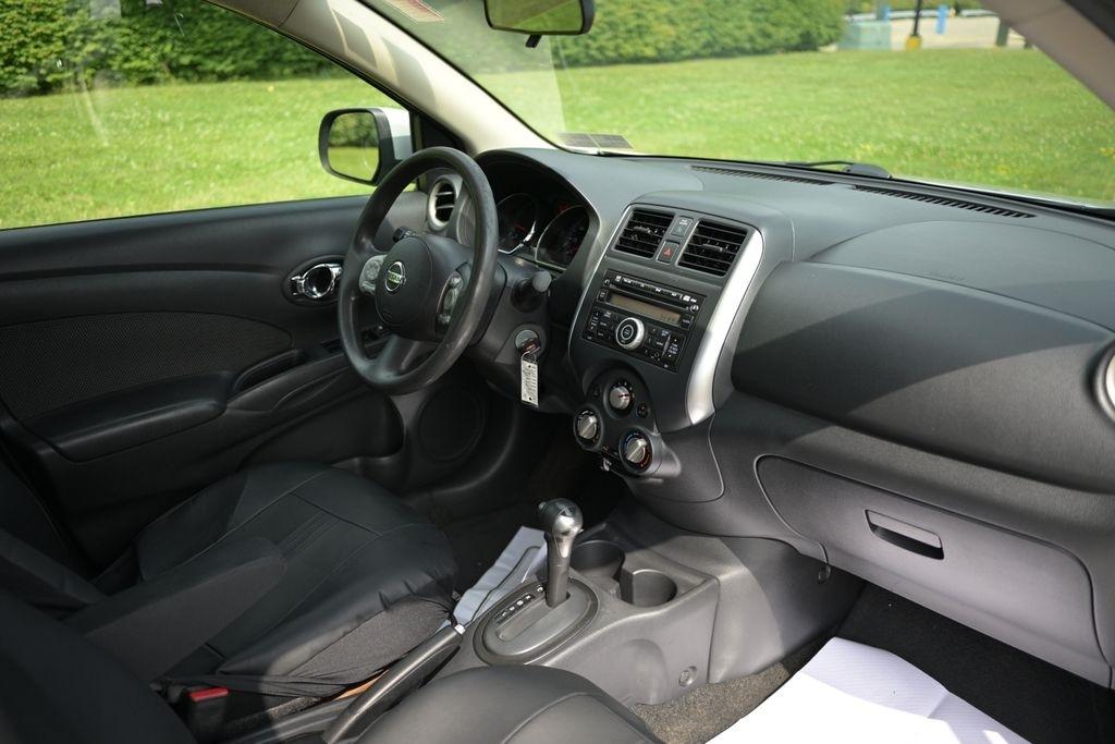 Nissan Versa 4dr Sdn CVT 1.6 SV 2013
