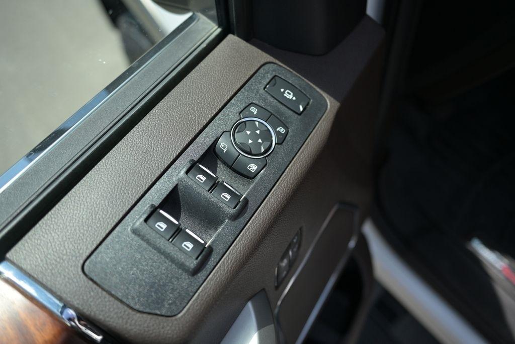 Ford Super Duty F-350 SRW King Ranch 4WD Crew Cab 8' Box 2019