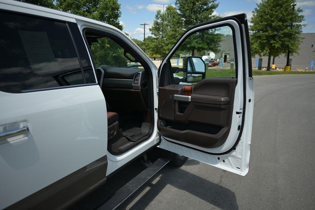 Ford Super Duty F-350 SRW King Ranch 4WD Crew Cab 8' Box 2019