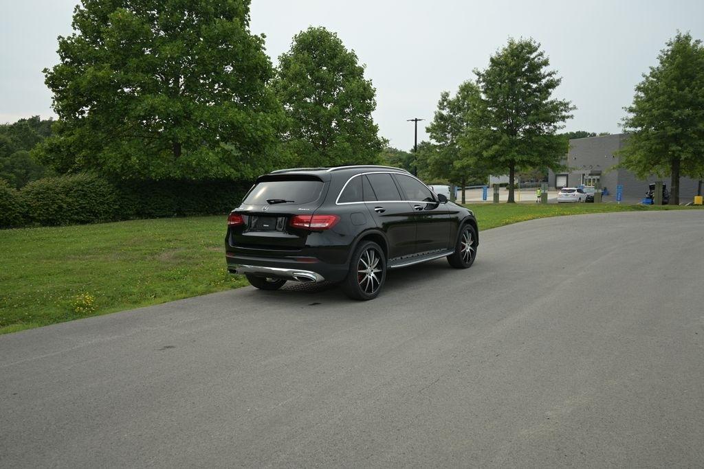 Mercedes-Benz GLC GLC 300 4MATIC SUV 2017