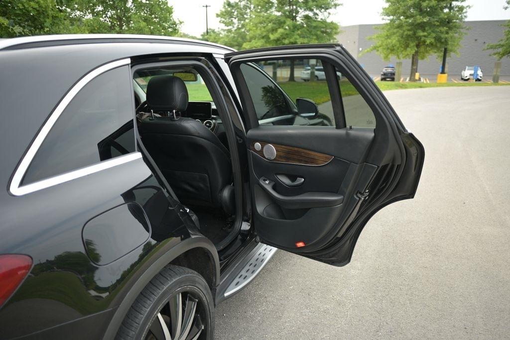 Mercedes-Benz GLC GLC 300 4MATIC SUV 2017