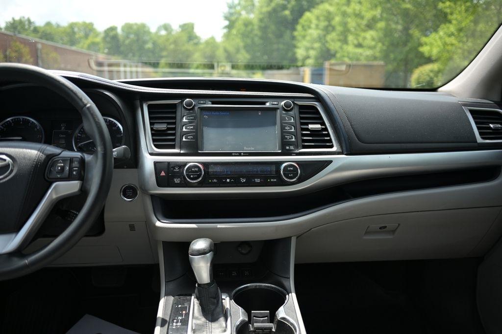 Toyota Highlander AWD 4dr V6 XLE (Natl) 2015