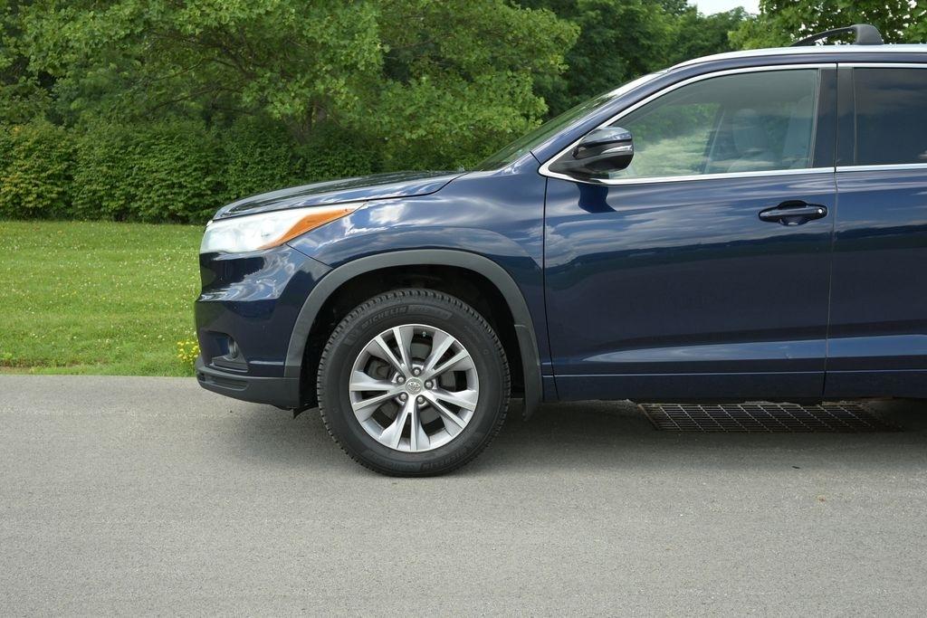 Toyota Highlander AWD 4dr V6 XLE (Natl) 2015