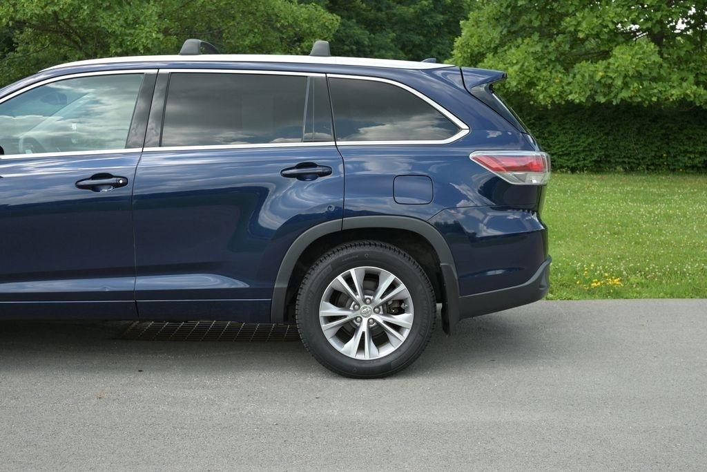 Toyota Highlander AWD 4dr V6 XLE (Natl) 2015