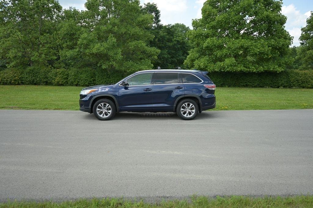 Toyota Highlander AWD 4dr V6 XLE (Natl) 2015