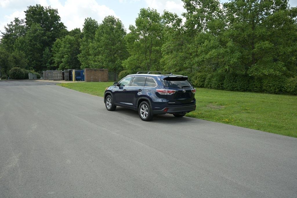 Toyota Highlander AWD 4dr V6 XLE (Natl) 2015