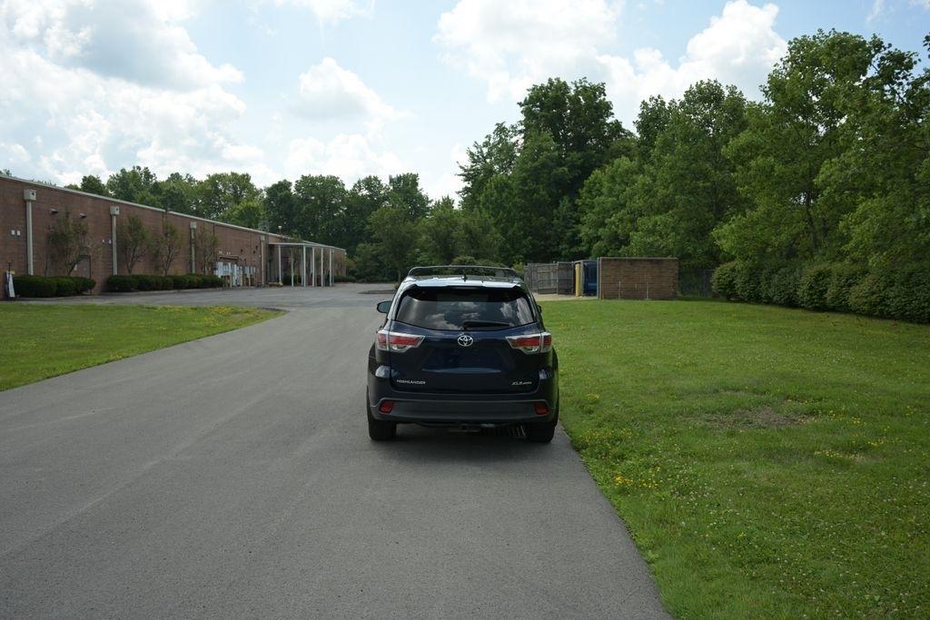 Toyota Highlander AWD 4dr V6 XLE (Natl) 2015