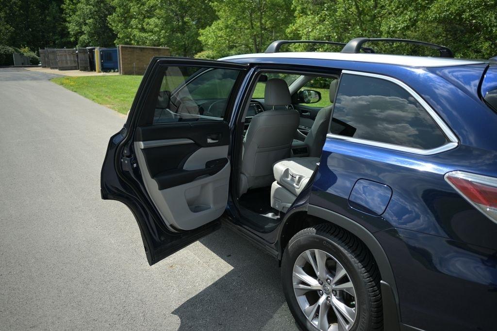 Toyota Highlander AWD 4dr V6 XLE (Natl) 2015