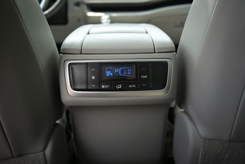 Toyota Highlander AWD 4dr V6 XLE (Natl) 2015