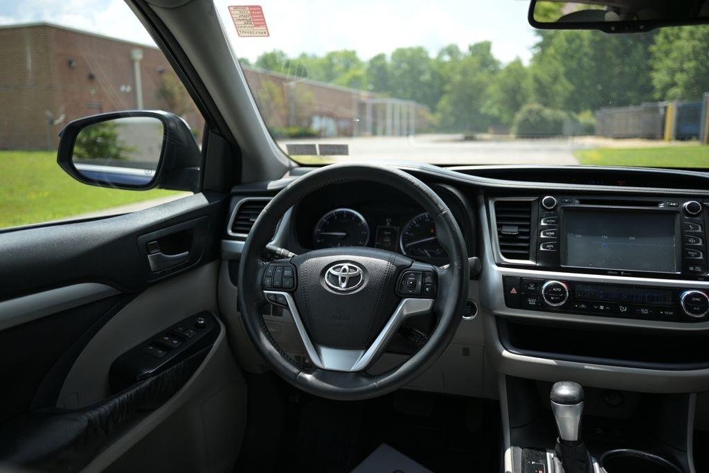 Toyota Highlander AWD 4dr V6 XLE (Natl) 2015