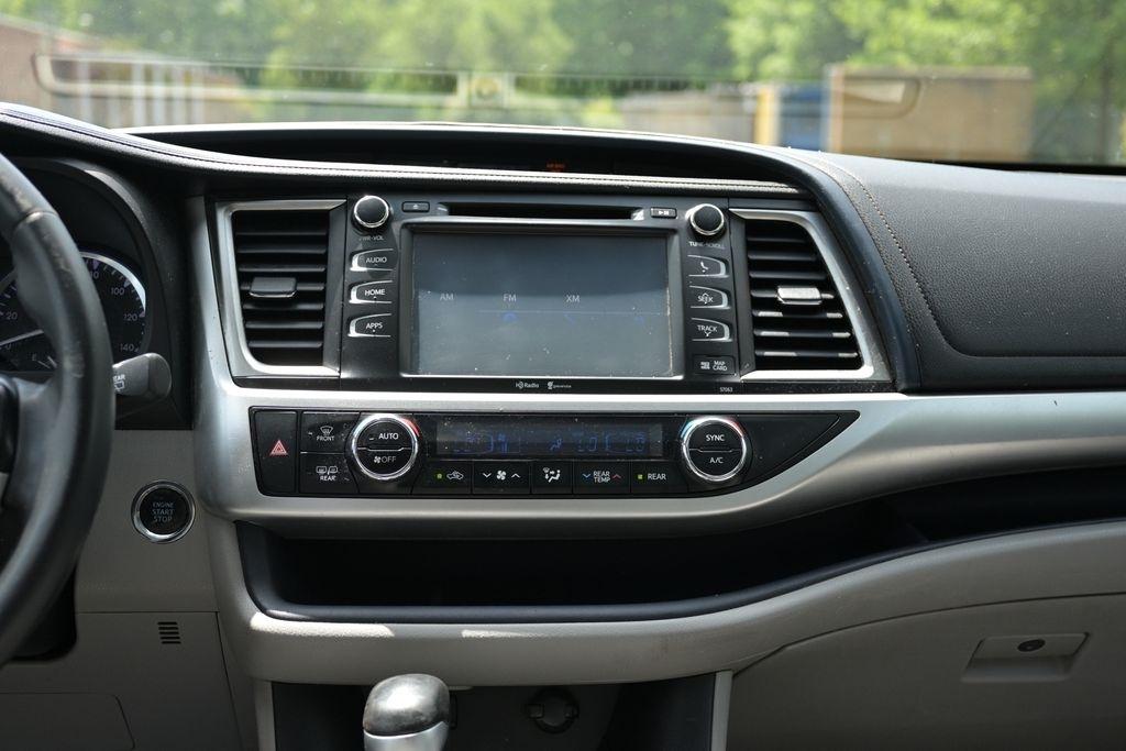 Toyota Highlander AWD 4dr V6 XLE (Natl) 2015