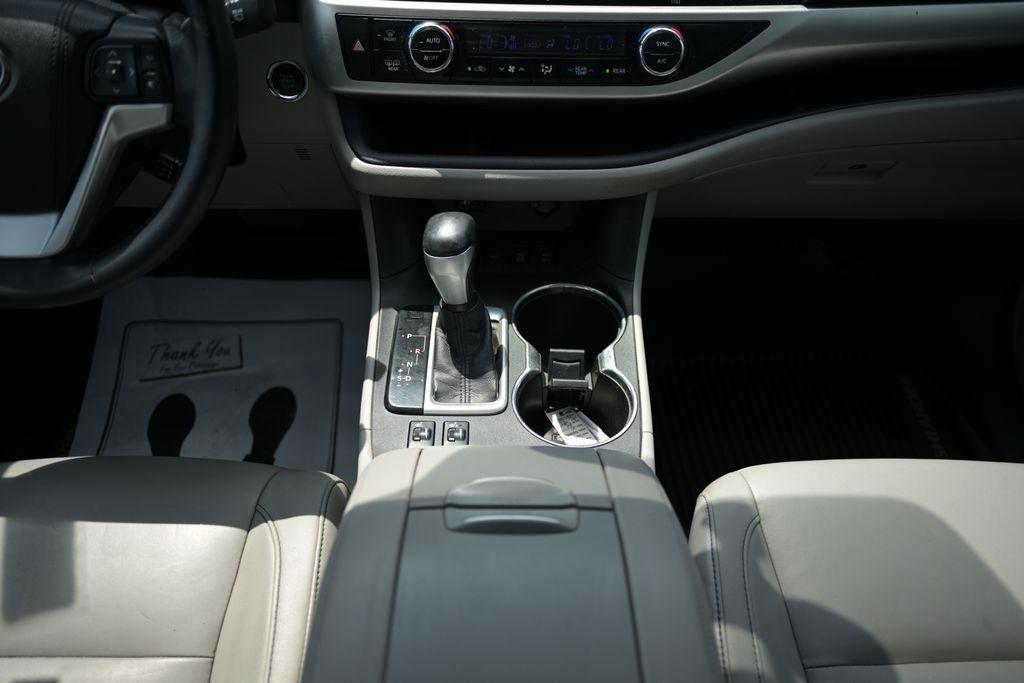 Toyota Highlander AWD 4dr V6 XLE (Natl) 2015