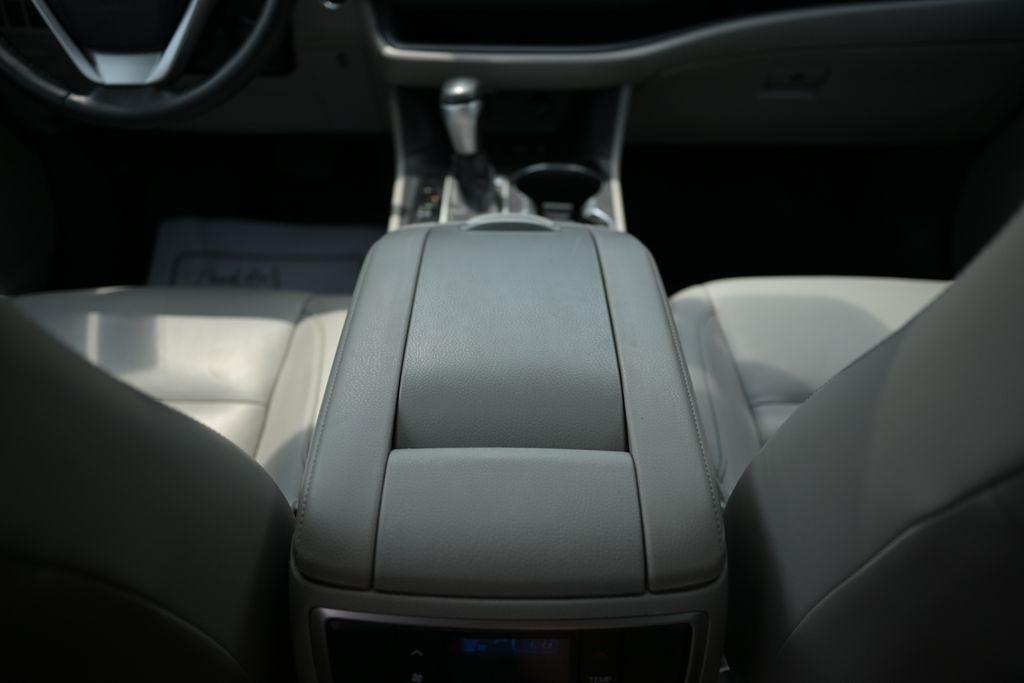 Toyota Highlander AWD 4dr V6 XLE (Natl) 2015