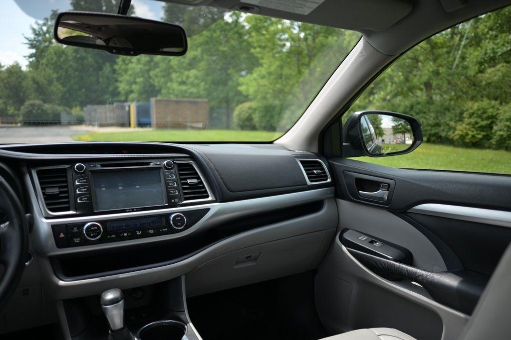 Toyota Highlander AWD 4dr V6 XLE (Natl) 2015