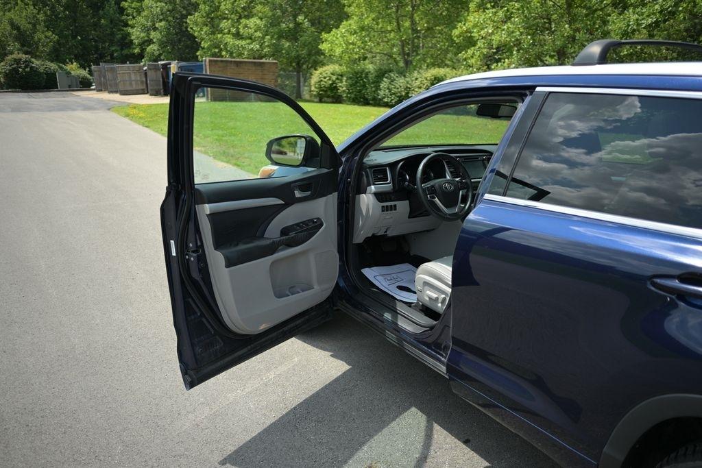 Toyota Highlander AWD 4dr V6 XLE (Natl) 2015