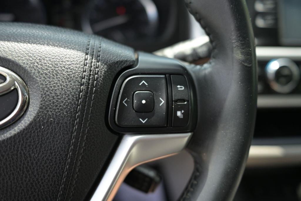 Toyota Highlander AWD 4dr V6 XLE (Natl) 2015