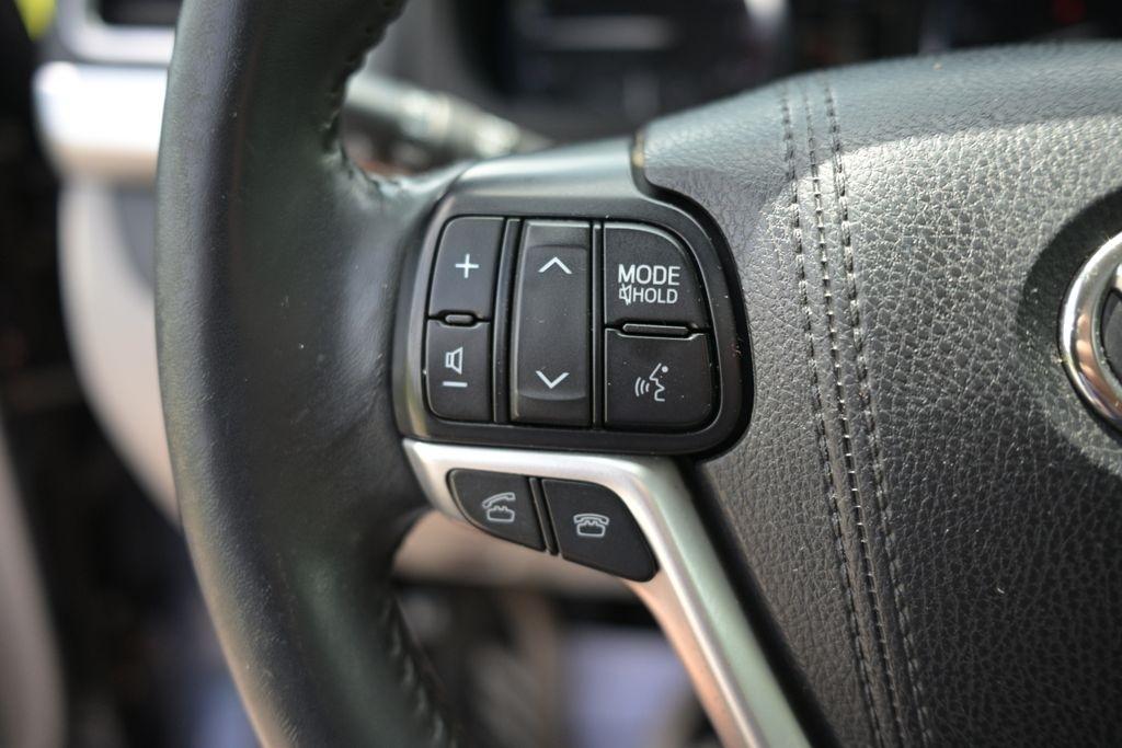 Toyota Highlander AWD 4dr V6 XLE (Natl) 2015