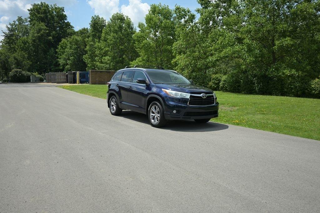 Toyota Highlander AWD 4dr V6 XLE (Natl) 2015