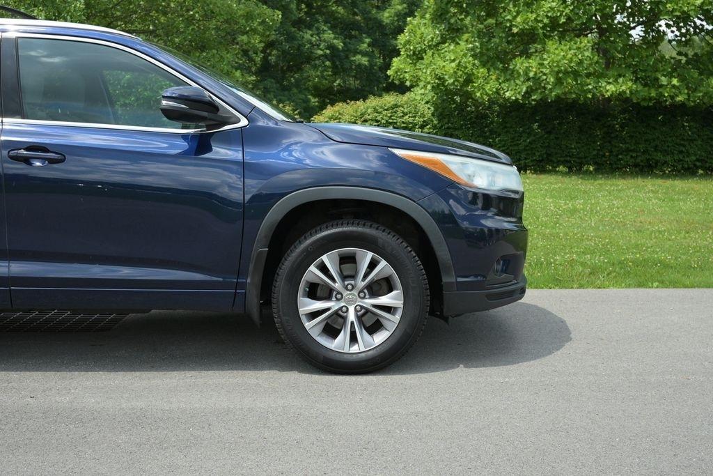 Toyota Highlander AWD 4dr V6 XLE (Natl) 2015