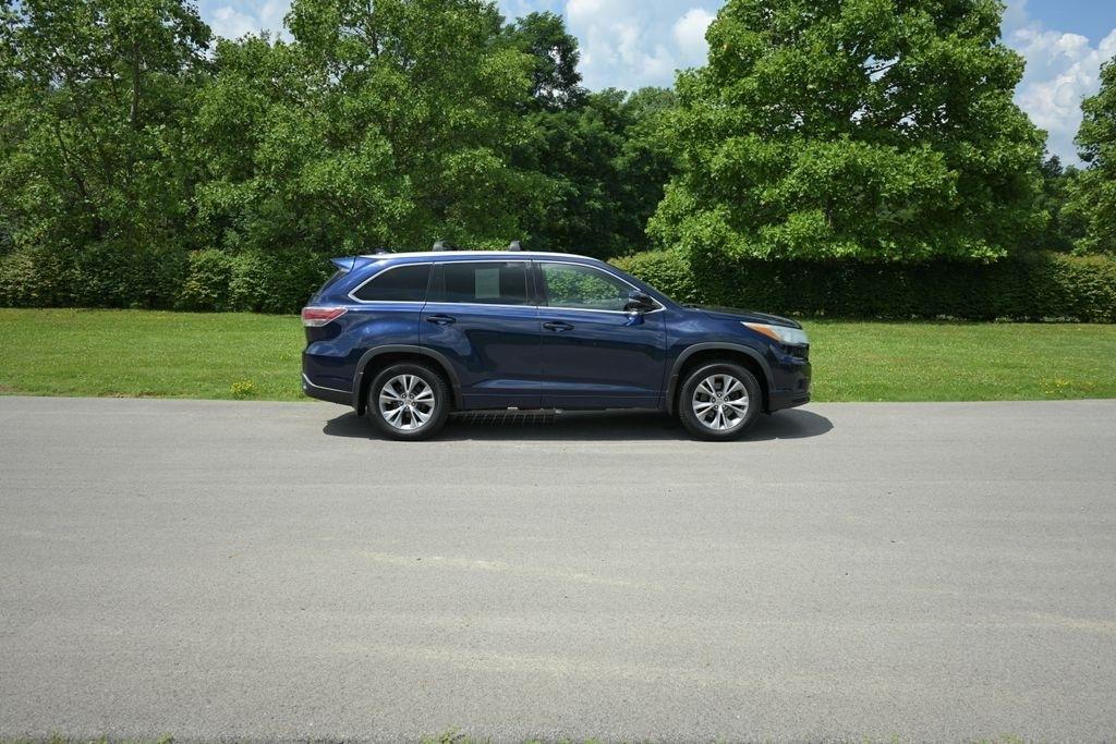 Toyota Highlander AWD 4dr V6 XLE (Natl) 2015