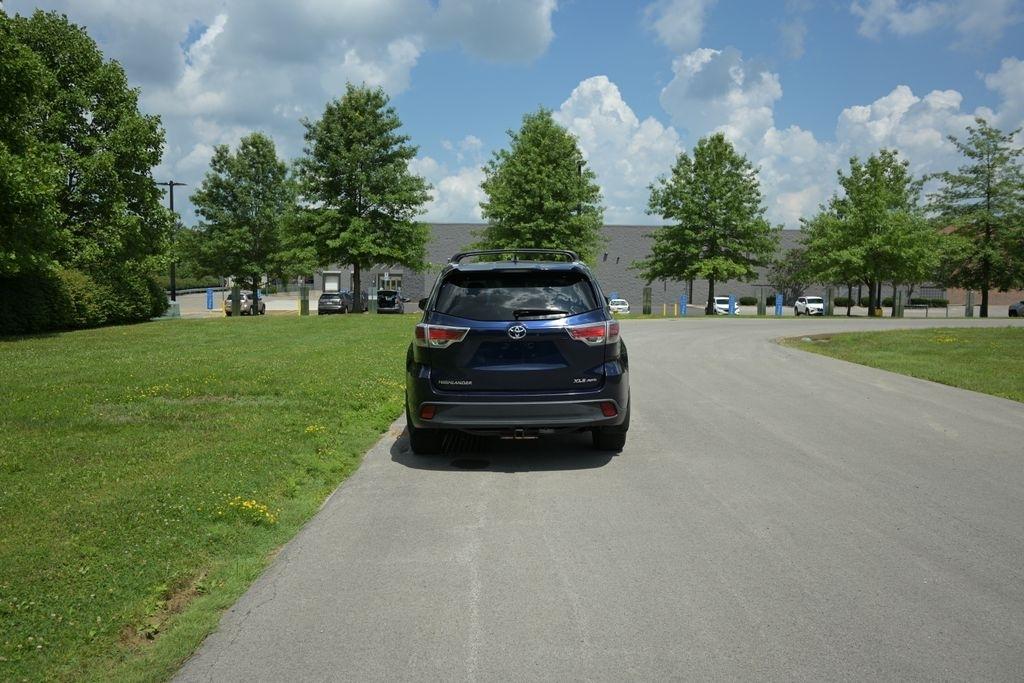Toyota Highlander AWD 4dr V6 XLE (Natl) 2015