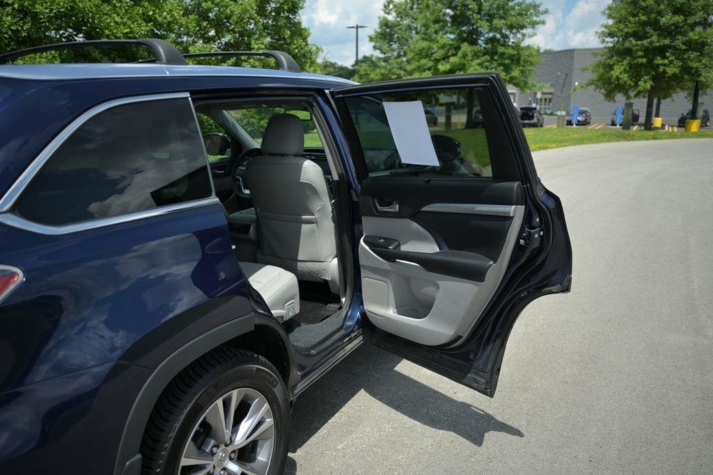 Toyota Highlander AWD 4dr V6 XLE (Natl) 2015