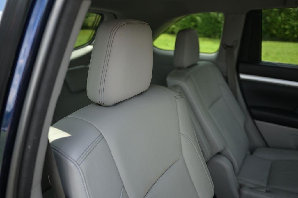 Toyota Highlander AWD 4dr V6 XLE (Natl) 2015