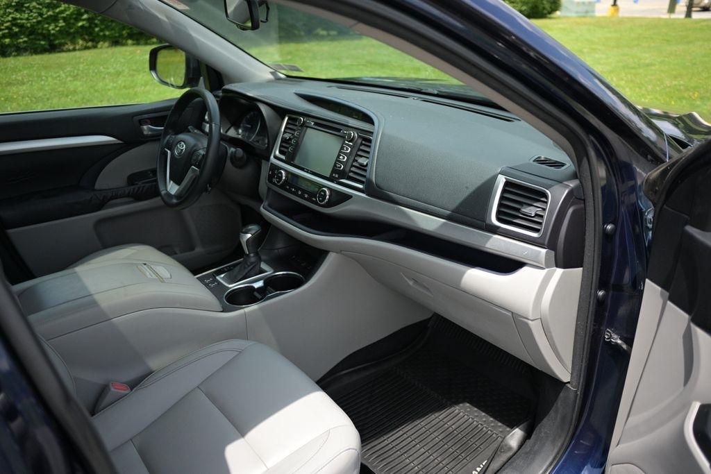Toyota Highlander AWD 4dr V6 XLE (Natl) 2015