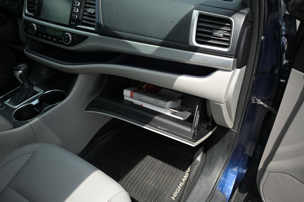 Toyota Highlander AWD 4dr V6 XLE (Natl) 2015