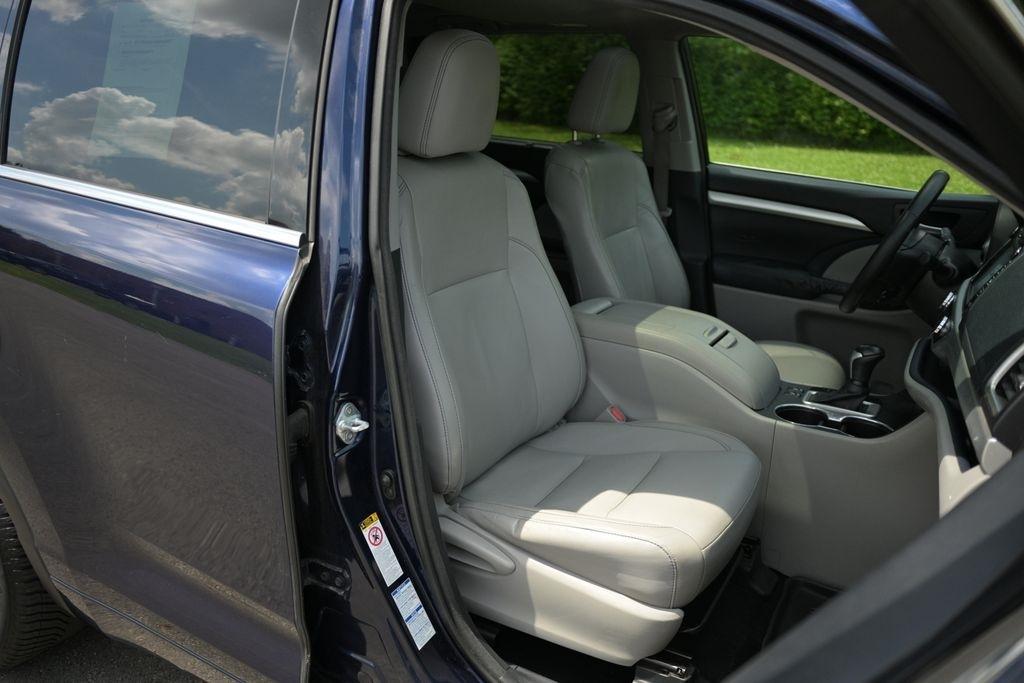Toyota Highlander AWD 4dr V6 XLE (Natl) 2015