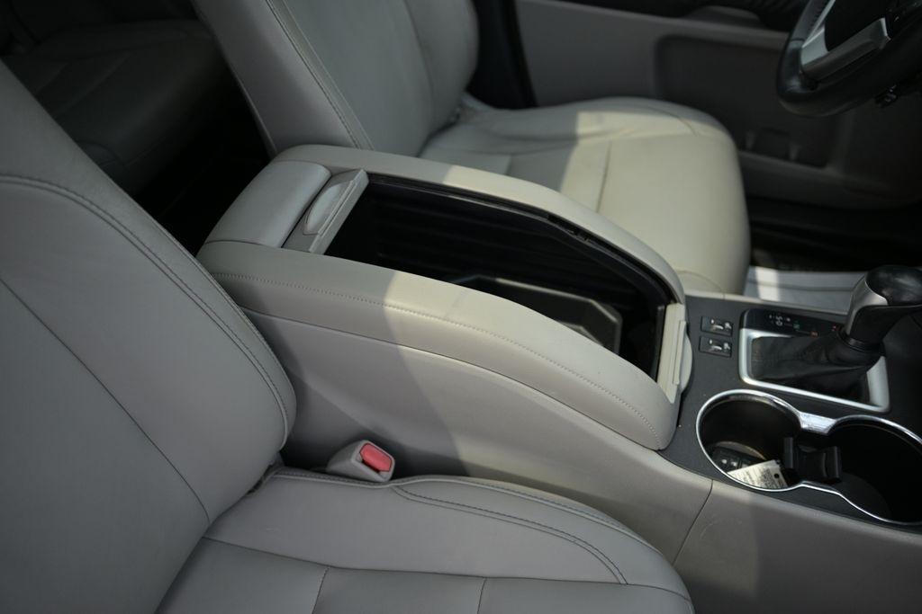Toyota Highlander AWD 4dr V6 XLE (Natl) 2015