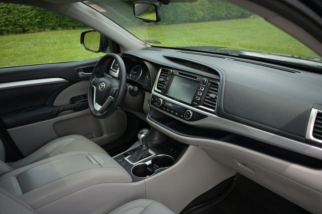 Toyota Highlander AWD 4dr V6 XLE (Natl) 2015